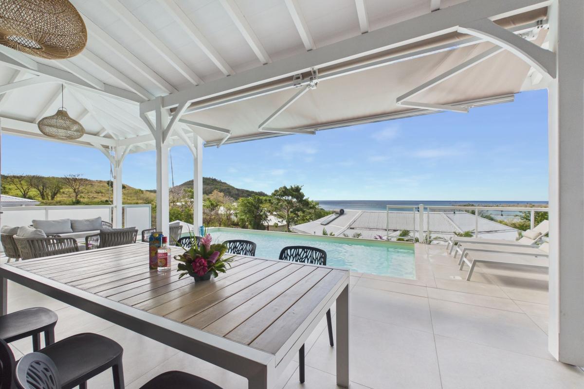 Location villa piscine 3 chambres diamant - vue vers exterieur